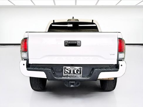 Used 2020 Toyota Tacoma TRD Off-Road w/ TRD Premium Off Road Package AWD/4WD image 5