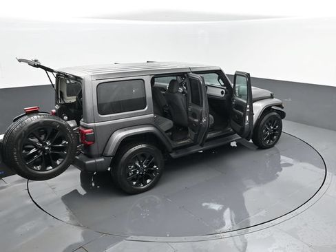 Used 2025 Jeep Wrangler Unlimited Sahara AWD/4WD image 28