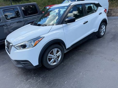 Used 2020 Nissan Kicks S FWD image 4