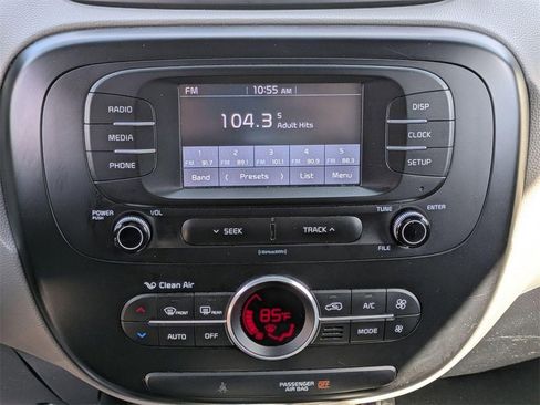 Used 2017 Kia Soul + image 20