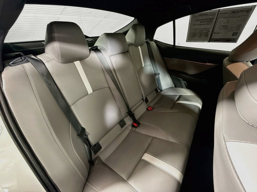 Used 2025 Toyota Camry SE w/ Convenience Package FWD image 24