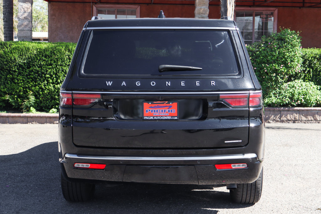 Used 2024 Jeep Wagoneer Series II w/ Flexible Seating Group RWD image 7
