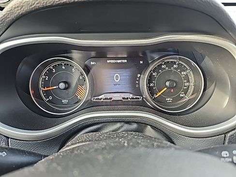 Used 2015 Jeep Cherokee Limited w/ Luxury Group image 12