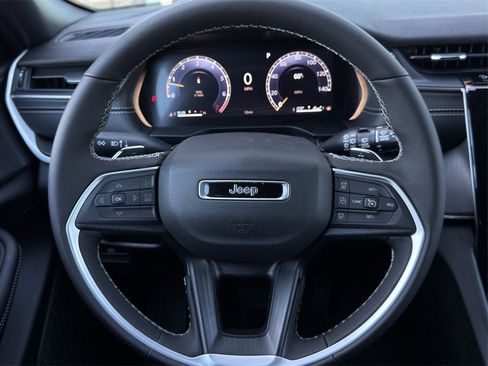 New 2025 Jeep Grand Cherokee L Altitude image 12