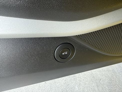 Used 2018 Chevrolet Camaro SS RWD image 12