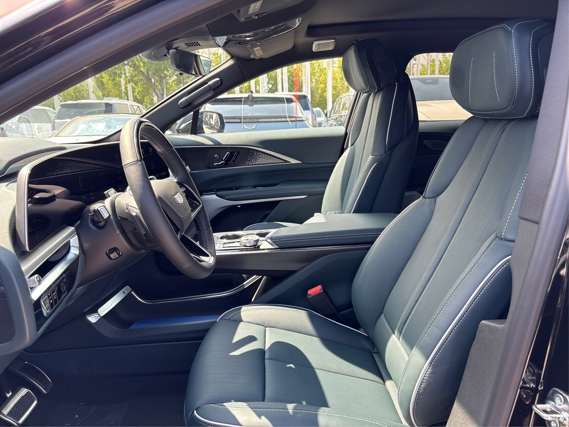 New 2026 Cadillac Lyriq Signature Luxury w/ Nappa Leather Package RWD image 9