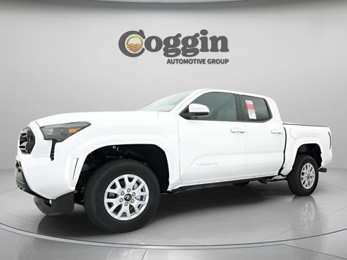 Used 2025 Toyota Tacoma SR5 w/ SR5 Upgrade Package RWD image 2