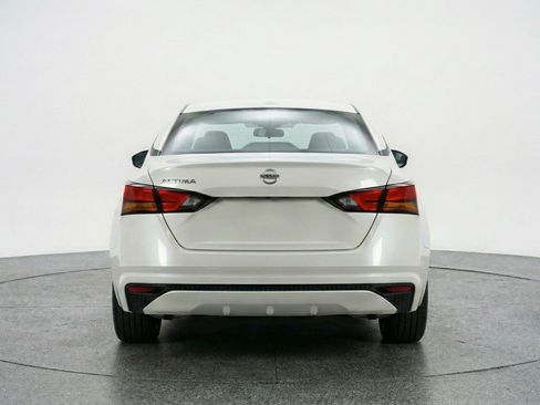 Used 2025 Nissan Altima 2.5 SV FWD image 7