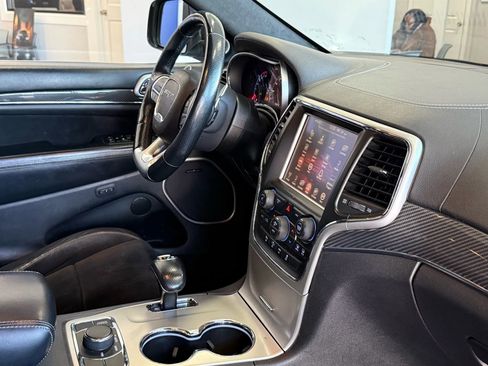 Used 2015 Jeep Grand Cherokee SRT image 20
