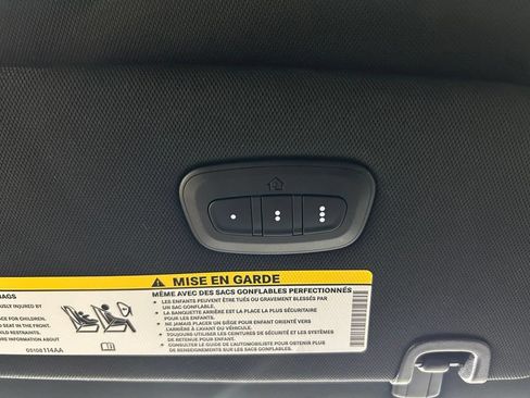 Used 2026 Chrysler Pacifica Limited FWD image 23