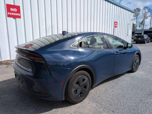 Used 2025 Toyota Prius LE FWD image 8