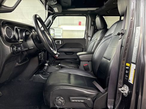 Used 2022 Jeep Wrangler Unlimited Sahara AWD/4WD image 12