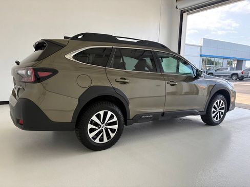 Used 2025 Subaru Outback Premium AWD/4WD image 20