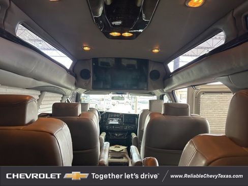 Used 2022 GMC Savana 2500 Work Van w/ Enhanced Convenience Package image 10