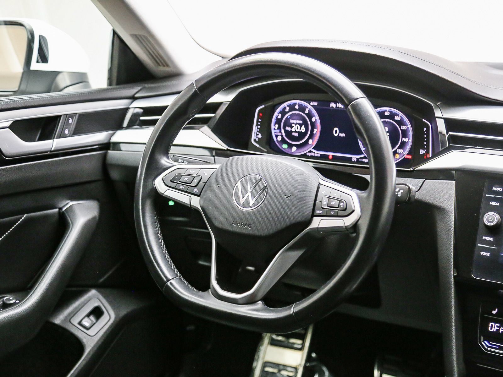 Used 2021 Volkswagen Arteon SE FWD image 16
