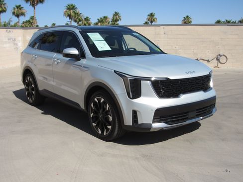 Used 2026 Kia Sorento EX w/ EX Premium Package FWD image 2