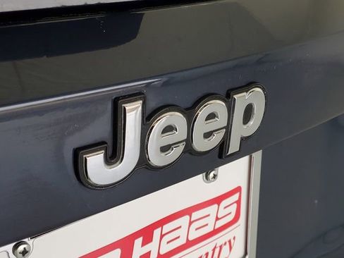 Used 2023 Jeep Renegade Latitude AWD/4WD image 9