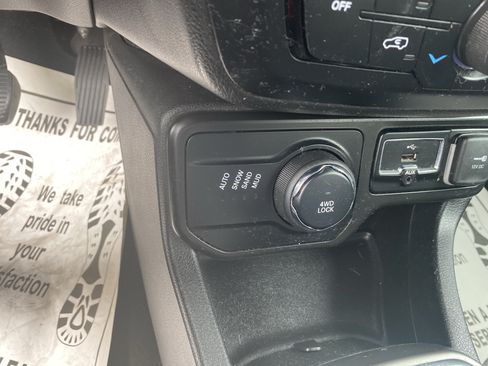 Used 2020 Jeep Renegade Altitude AWD/4WD image 16