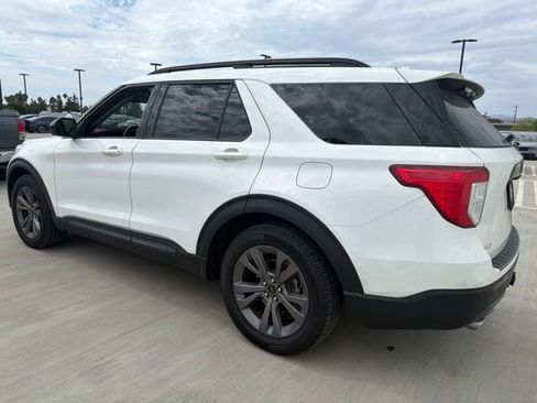 Used 2022 Ford Explorer XLT w/ Equipment Group 202A RWD image 2