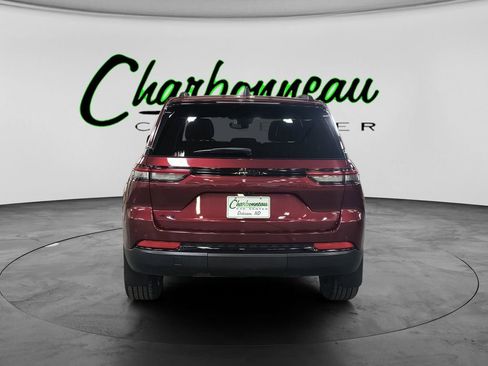 Used 2023 Jeep Grand Cherokee Altitude AWD/4WD image 4