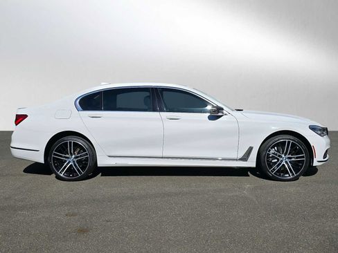 Used 2018 BMW 750i RWD image 2