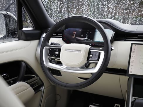 New 2025 Land Rover Range Rover SE image 17