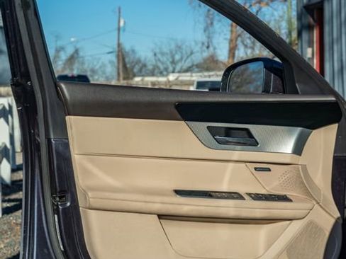 Used 2016 Jaguar XF Premium image 17