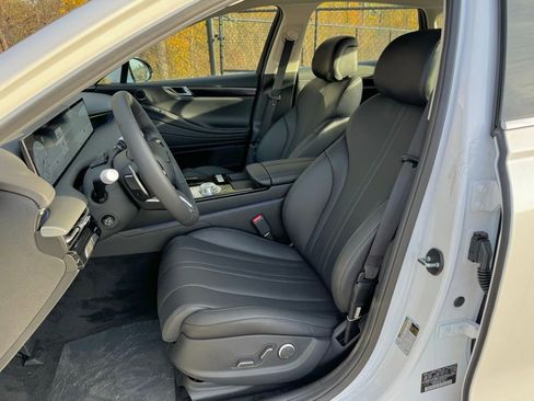 Used 2025 Genesis G80 2.5T image 16