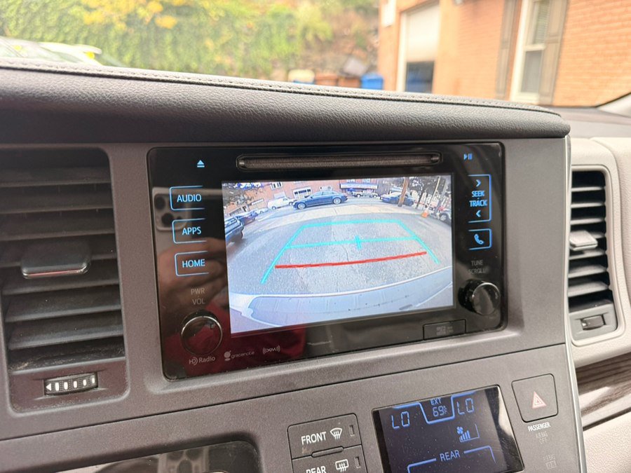Used 2017 Toyota Sienna XLE w/ XLE Navigation Package AWD/4WD image 26
