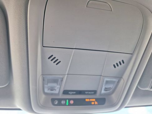 Used 2025 Chevrolet Blazer LT FWD image 17