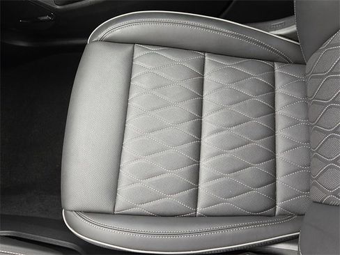 Used 2023 Buick Envision Avenir image 29