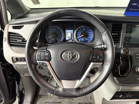 Used 2017 Toyota Sienna AWD image 16