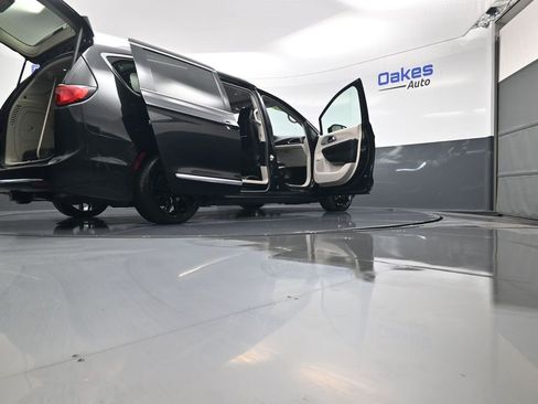 Used 2018 Chrysler Pacifica Limited w/ Advanced Safetytec Group image 62