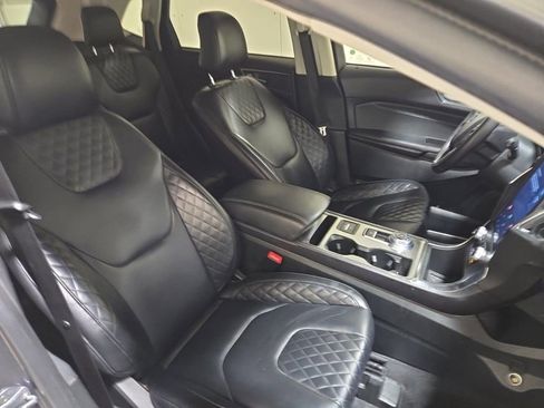 Used 2023 Ford Edge Titanium image 10