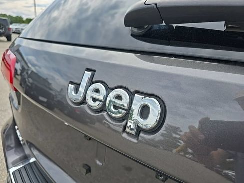 Used 2017 Jeep Grand Cherokee Summit AWD/4WD image 14