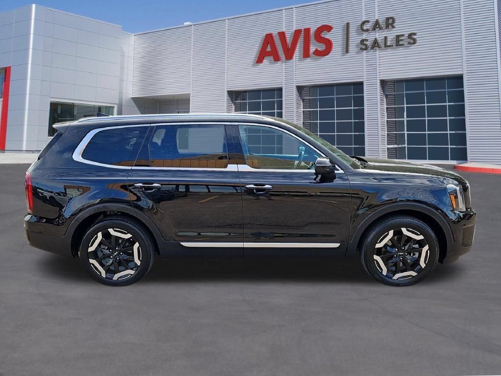 Used 2025 Kia Telluride S FWD image 5