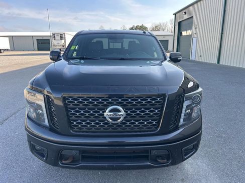 Used 2018 Nissan Titan SL w/ Midnight Edition image 8