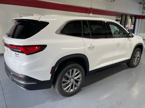 New 2026 Buick Enclave Preferred image 4