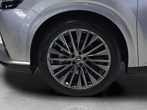 Used 2025 Lexus RX 450h AWD w/ Luxury Package image 9
