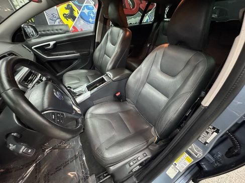 Used 2018 Volvo V60 T5 Cross Country w/ Convenience Package image 11