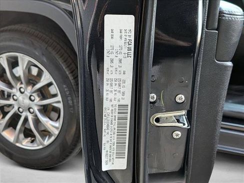 Used 2019 Jeep Cherokee Latitude Plus w/ Comfort/Convenience Group image 24