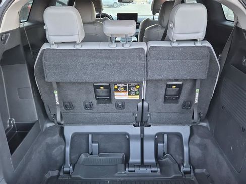 Used 2025 Toyota Sienna XLE image 24