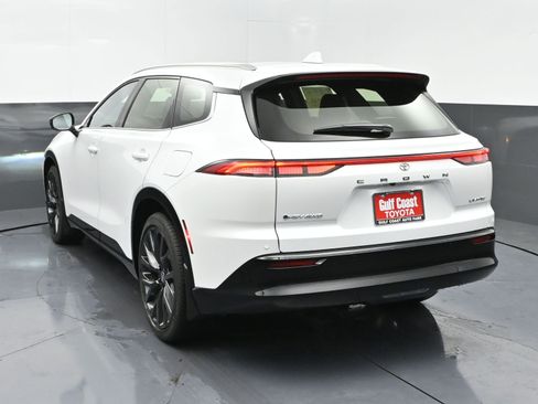 New 2025 Toyota Crown Signia image 4