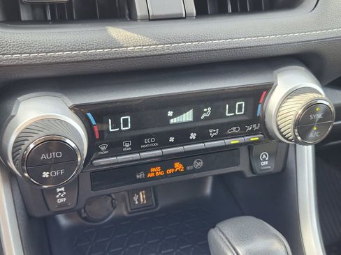 Used 2025 Toyota RAV4 XLE w/ Convenience Package FWD image 19