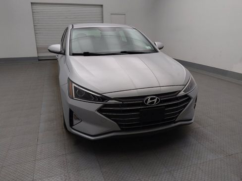 Used 2019 Hyundai Elantra SE FWD image 14