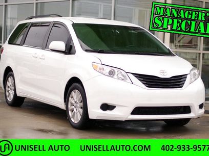 Used 2017 Toyota Sienna LE