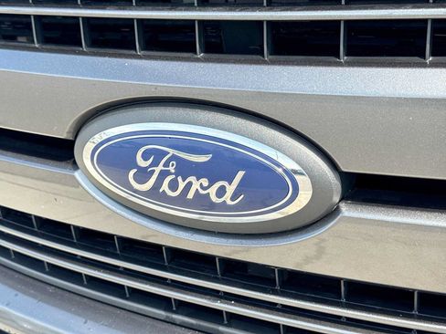 Used 2018 Ford F150 Lariat w/ Equipment Group 502A Luxury AWD/4WD image 11