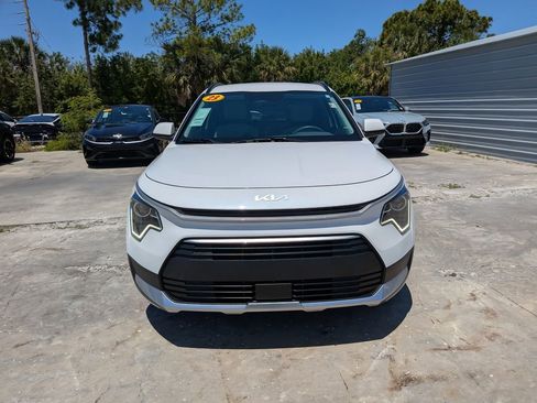 Certified 2023 Kia Niro EX FWD image 3