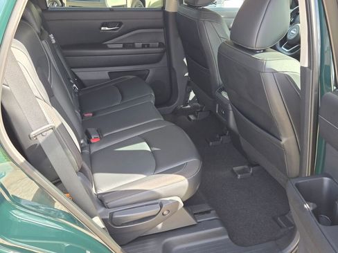 Used 2022 Nissan Pathfinder SL image 10