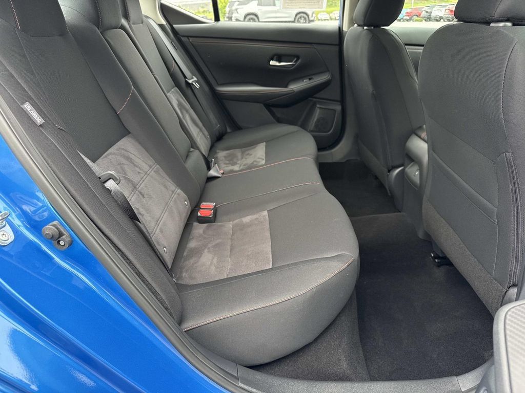 Used 2025 Nissan Sentra SR FWD image 21